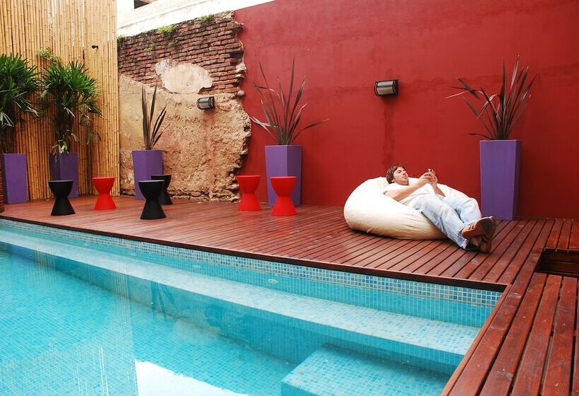 هتل Circus Hostel