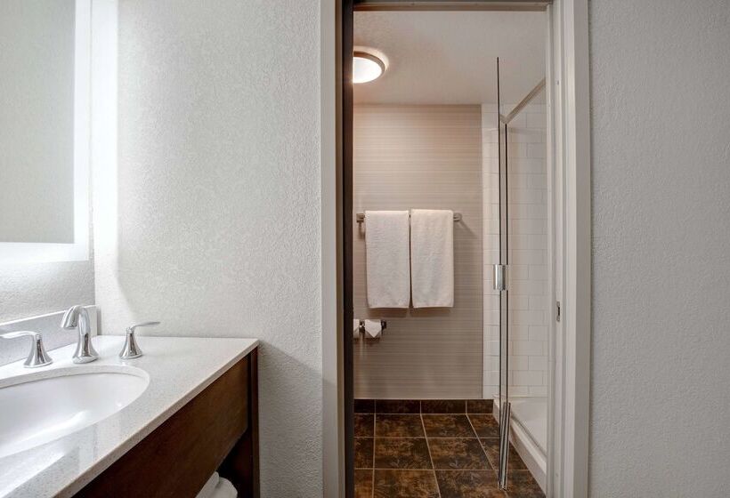 בית מלון כפרי Days Inn & Suites By Wyndham Yorkton