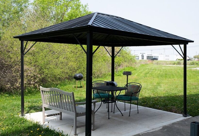 هتل Blisspoint Inn & Suites Marion