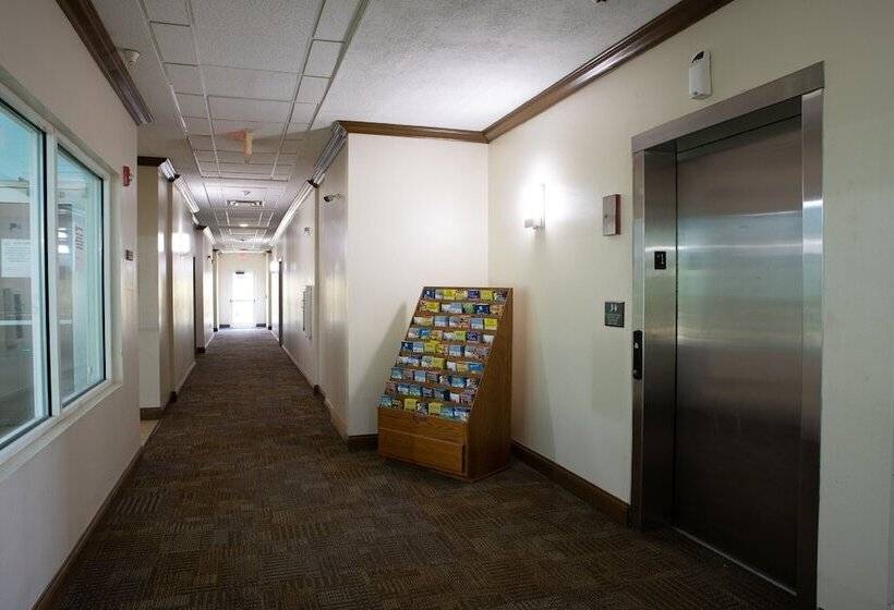 هتل Blisspoint Inn & Suites Marion