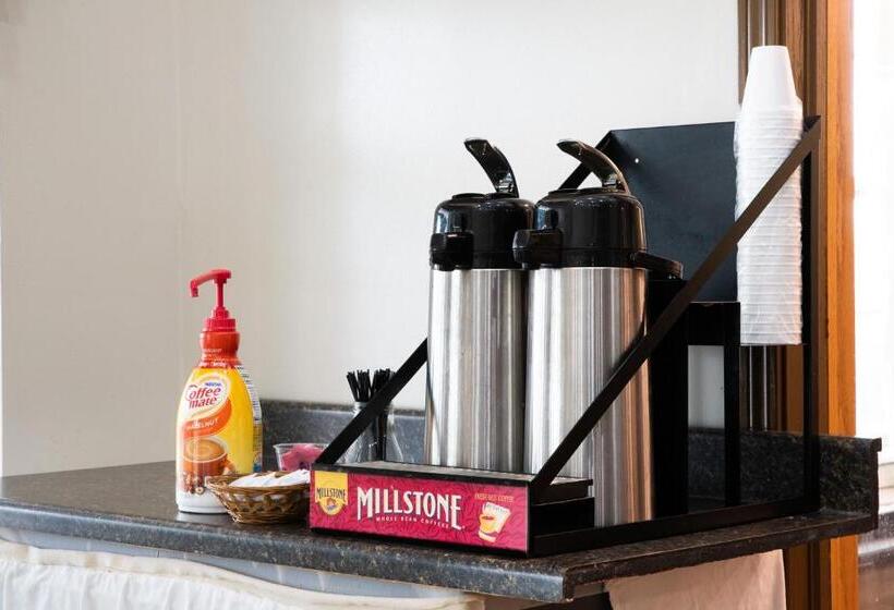 هتل Blisspoint Inn & Suites Marion