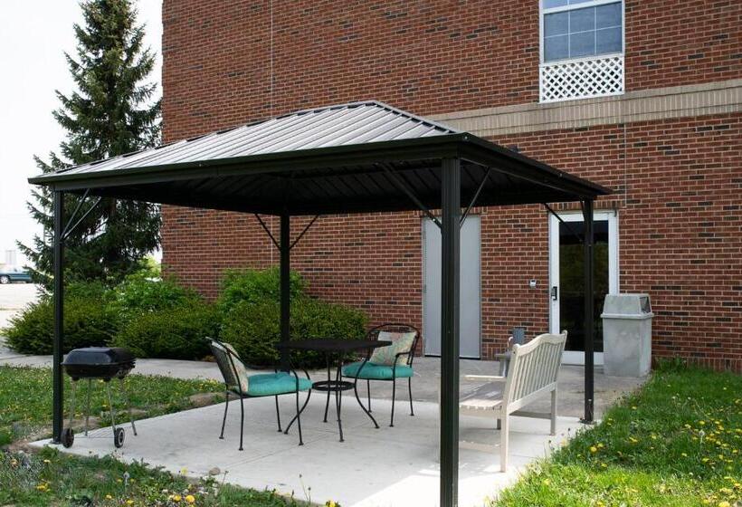هتل Blisspoint Inn & Suites Marion