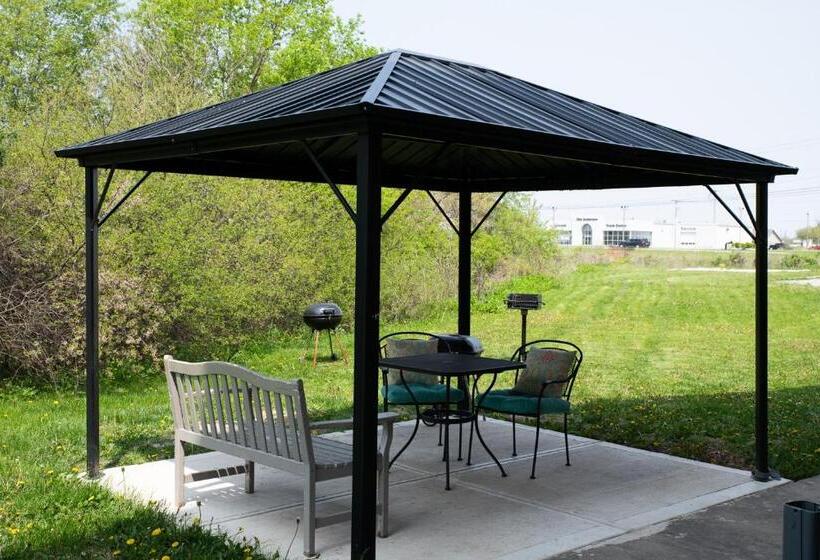 هتل Blisspoint Inn & Suites Marion