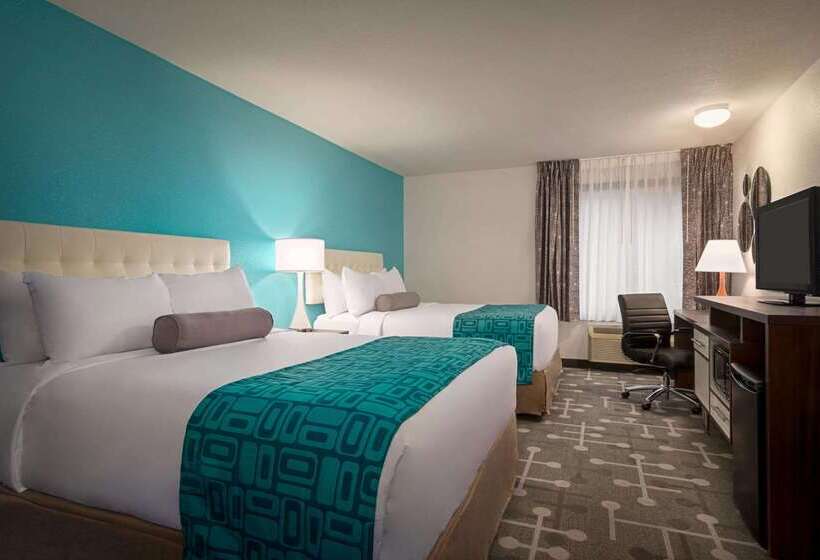 هتل Howard Johnson By Wyndham Appleton