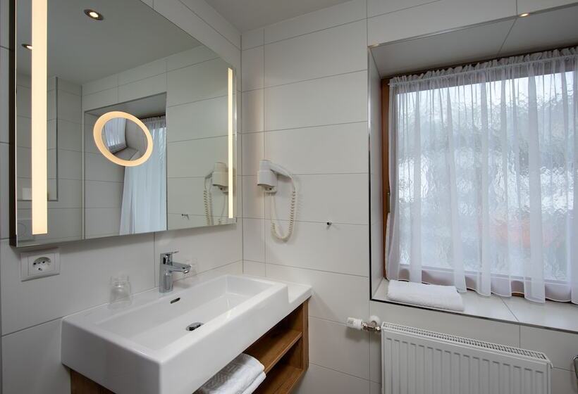 هتل Huberhof