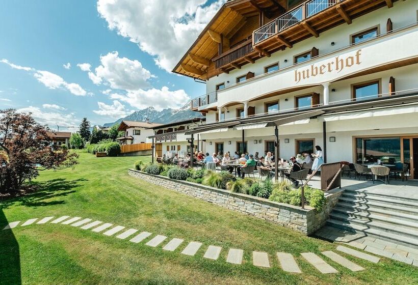 هتل Huberhof