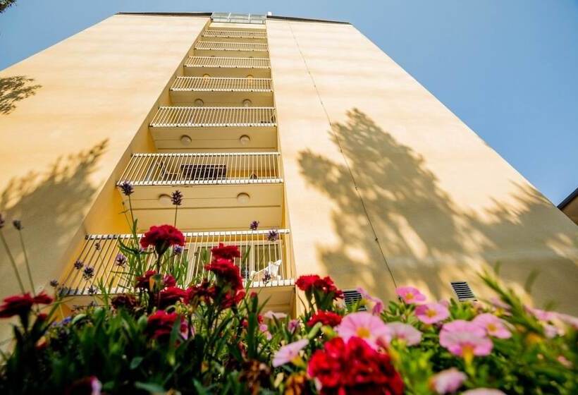 هتل L Morby  Danderyd Hospital