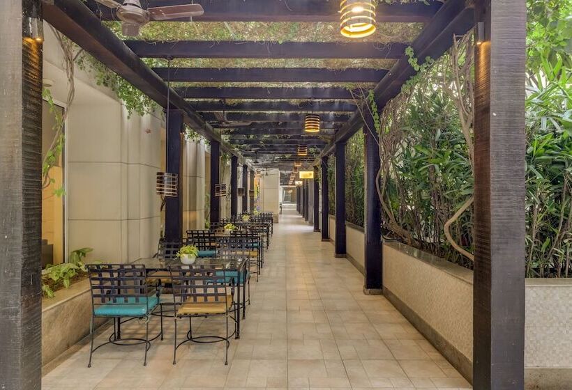 هتل Lemon Tree Premier Delhi Airport