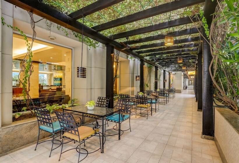 هتل Lemon Tree Premier Delhi Airport