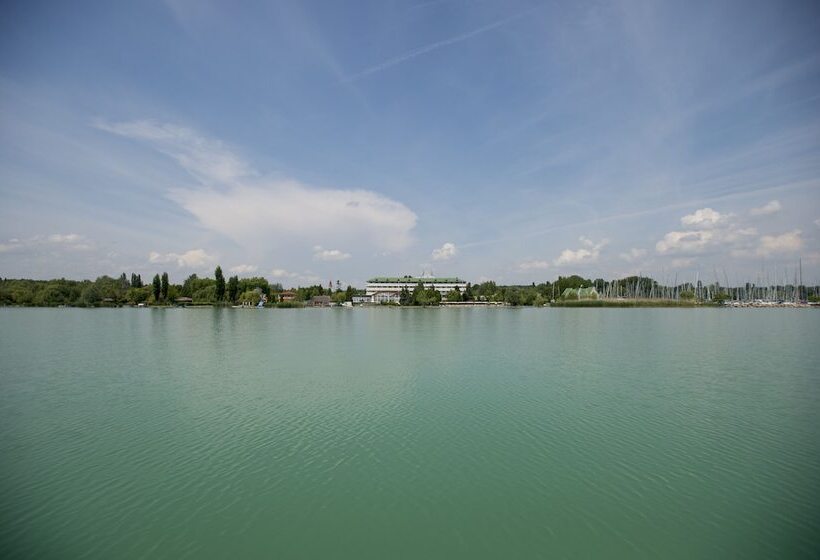 هتل Marina Port