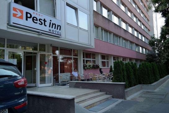 فندق Pest Inn