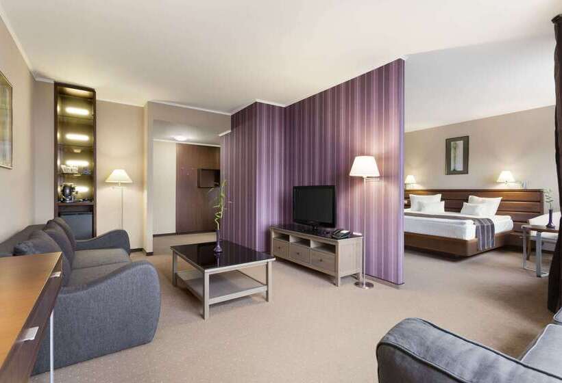 Отель Ramada By Wyndham Cluj