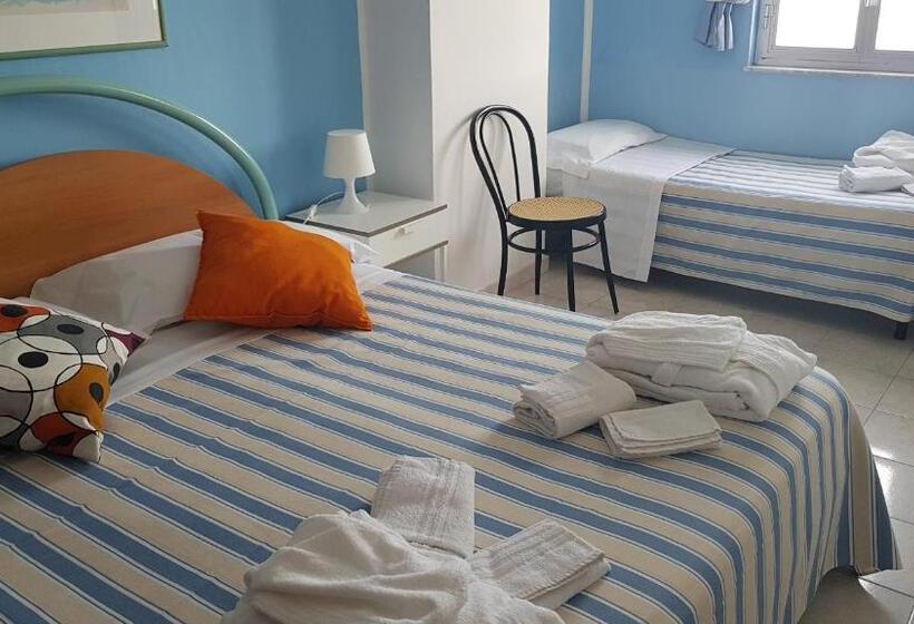 ホテル Ristorante La Scogliera   Nuova Gestione