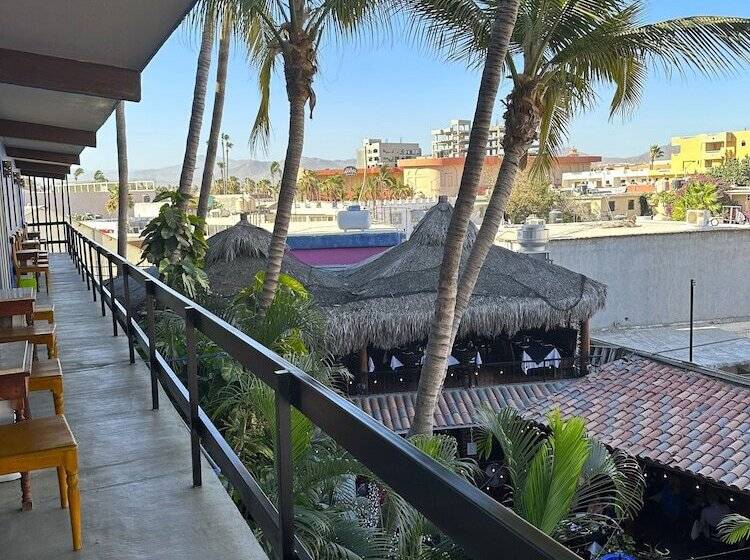 هتل Siesta Suites Boutique