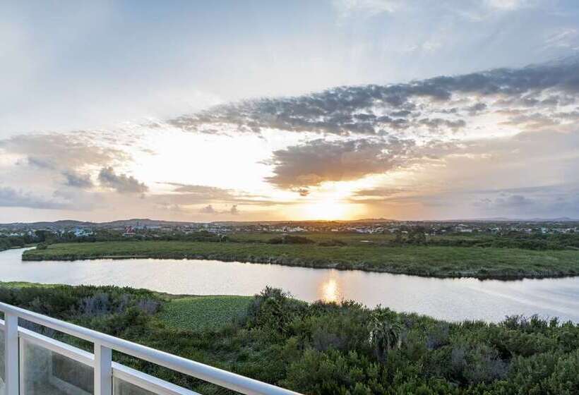 هتل Embassy Suites By Hilton Aruba Beach Resort