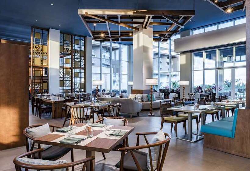 هتل Embassy Suites By Hilton Aruba Beach Resort