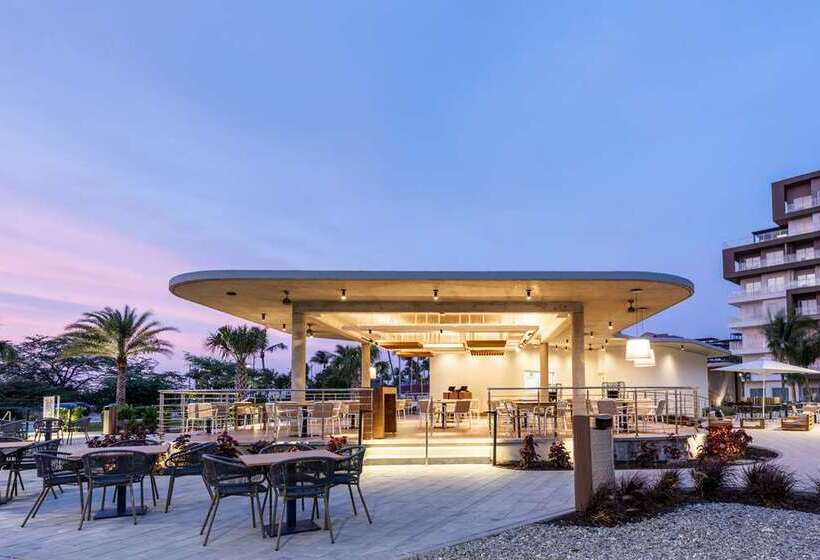 هتل Embassy Suites By Hilton Aruba Beach Resort