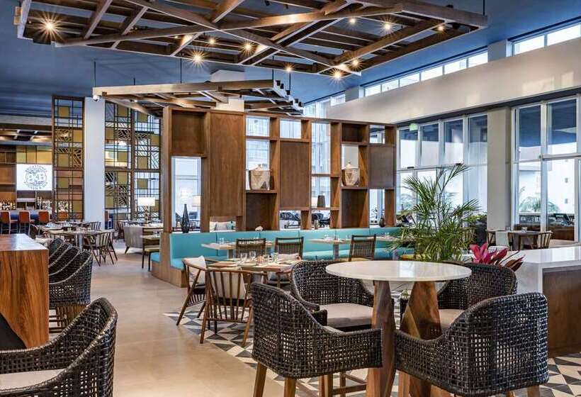 هتل Embassy Suites By Hilton Aruba Beach Resort