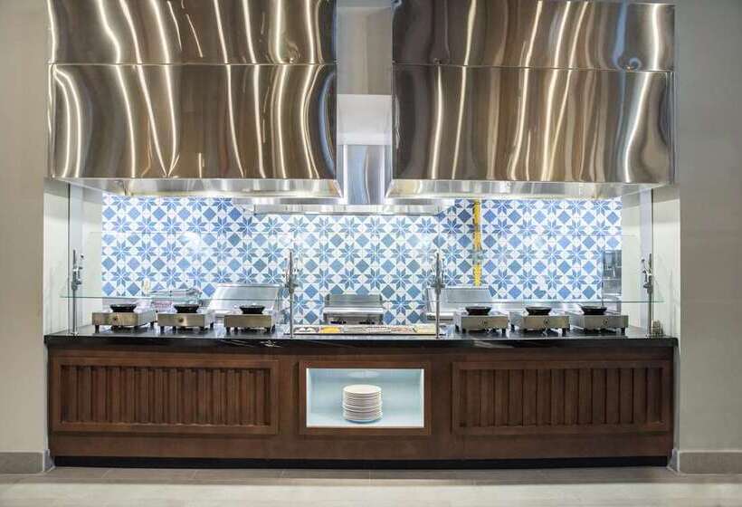 هتل Embassy Suites By Hilton Aruba Beach Resort