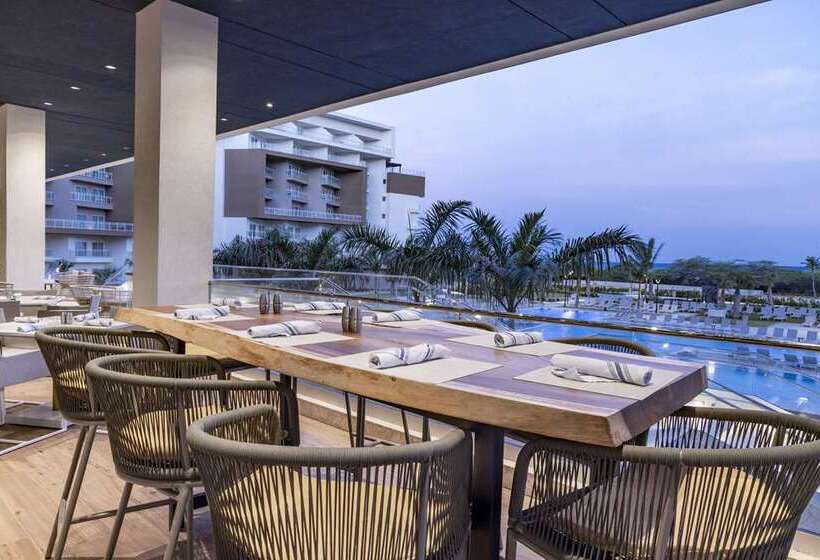 هتل Embassy Suites By Hilton Aruba Beach Resort
