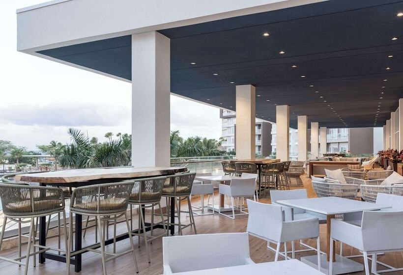 هتل Embassy Suites By Hilton Aruba Beach Resort
