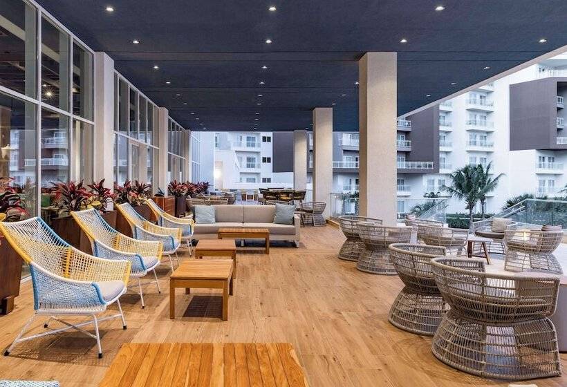 هتل Embassy Suites By Hilton Aruba Beach Resort
