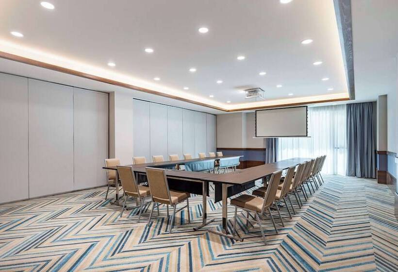 هتل Embassy Suites By Hilton Aruba Beach Resort