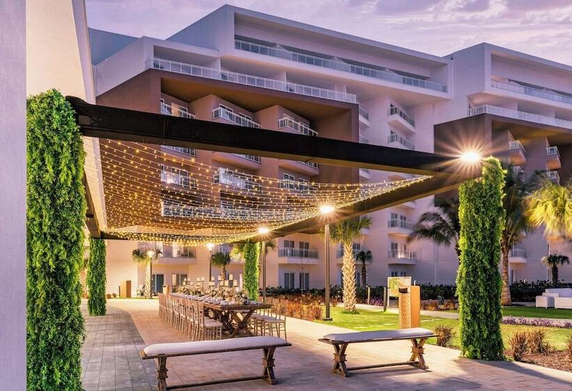 هتل Embassy Suites By Hilton Aruba Beach Resort