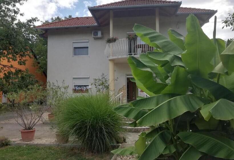 Szilvia Apartman