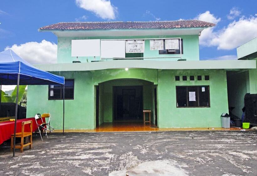 هتل Oyo Homes 91149 Desa Wisata Nangelasari