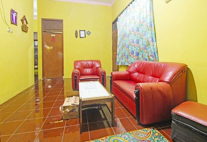 هتل Oyo Homes 91149 Desa Wisata Nangelasari