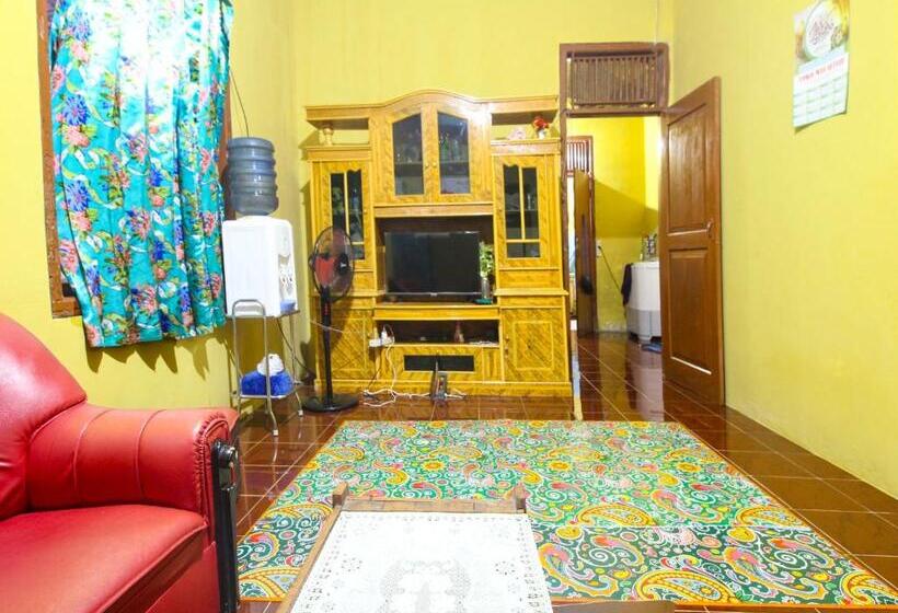 هتل Oyo Homes 91149 Desa Wisata Nangelasari