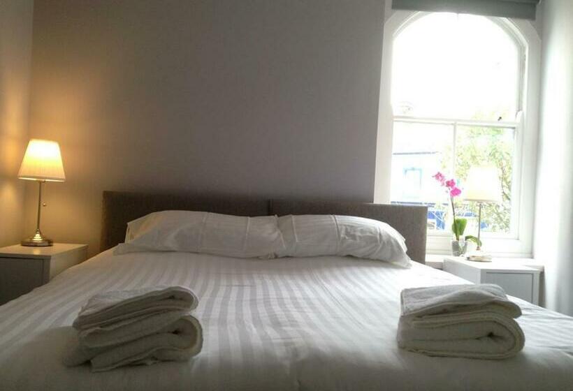 ペンション Madtom Seafood Cafe Bar & Guest Rooms