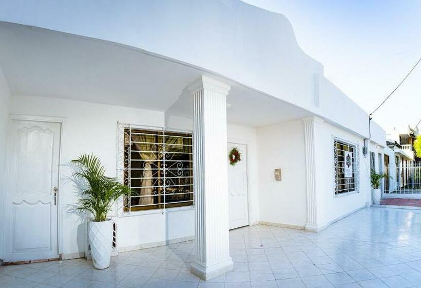 پانسیون Oresca Hostel