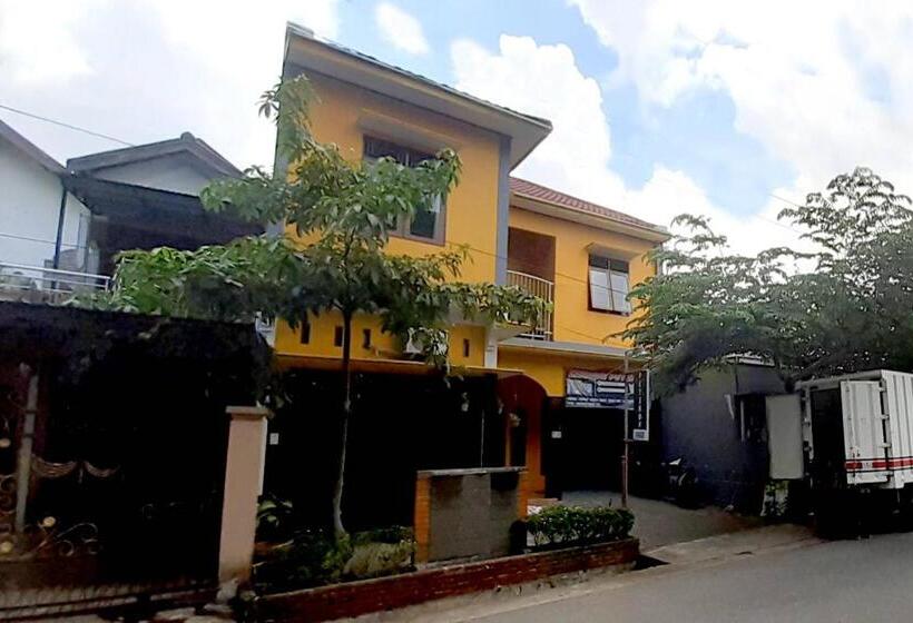 هتل Oyo 91051 Penginapan Pondok Ratu 354