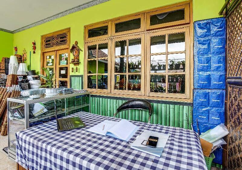 هتل Oyo Homes 91103 Desa Wisata Lembah Gunung Tumpeng