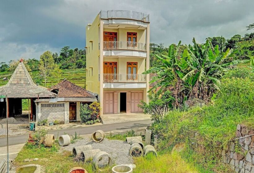 ホテル Spot On 91095 Desa Wisata Conto