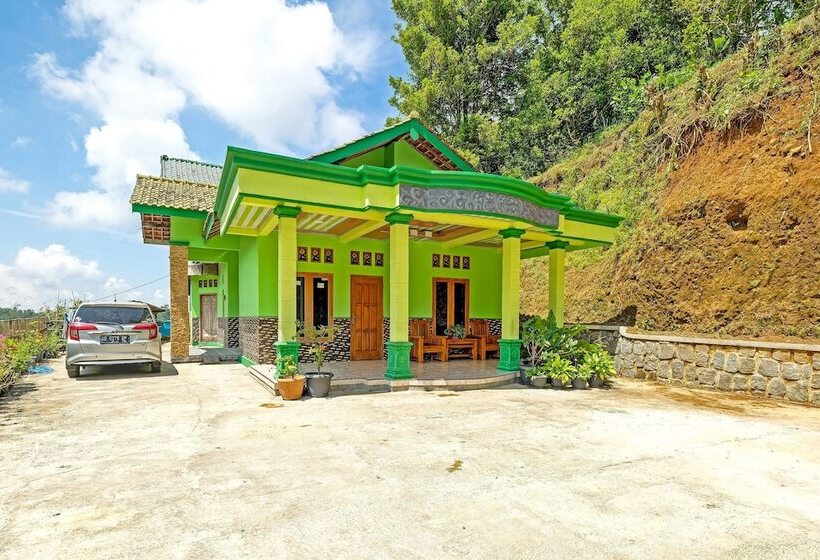 ホテル Spot On 91095 Desa Wisata Conto