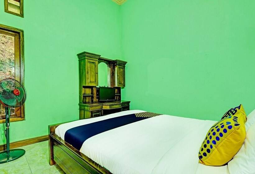 ホテル Spot On 91095 Desa Wisata Conto
