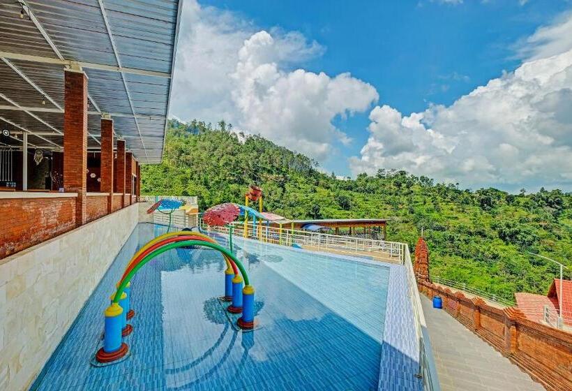 ホテル Spot On 91095 Desa Wisata Conto