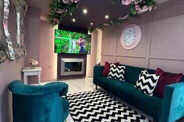The Ultimate Hen Suite With Bar & Makeup Room
