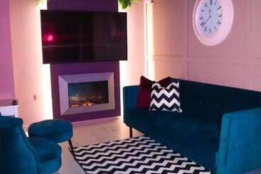The Ultimate Hen Suite With Bar & Makeup Room