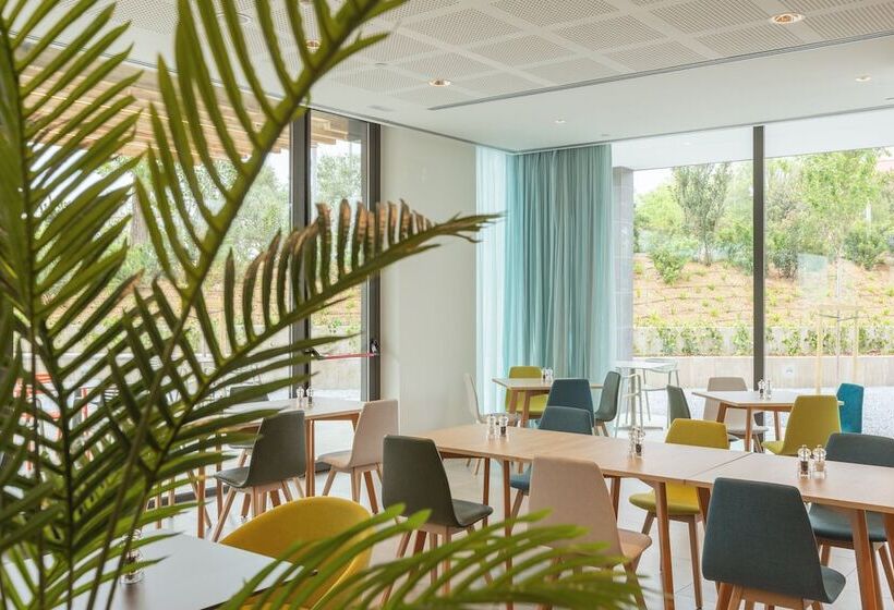 هتل Holiday Inn Barcelona   Sant Cugat, An Ihg