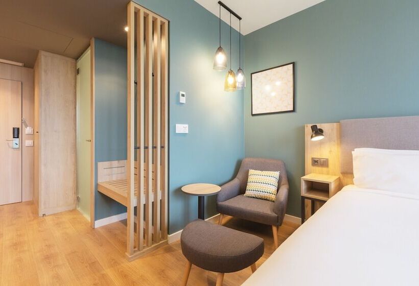 هتل Holiday Inn Barcelona   Sant Cugat, An Ihg