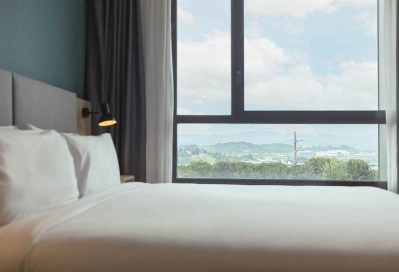 هتل Holiday Inn Barcelona   Sant Cugat, An Ihg