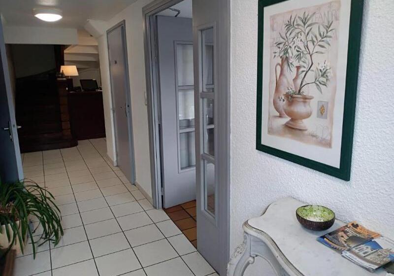 Отель Logis Le Relais De Thézillieu
