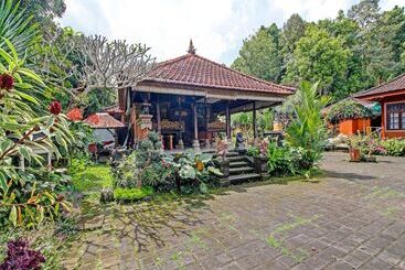 هتل Oyo Homes 91091 Desa Wisata Umejero