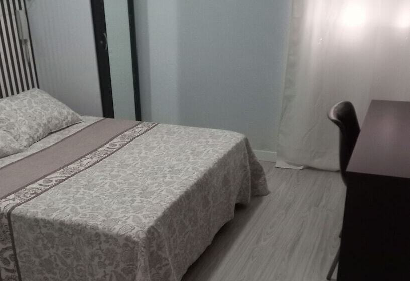 پانسیون Hostal Fuente Del Pino