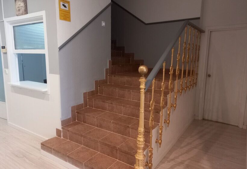 پانسیون Hostal Fuente Del Pino