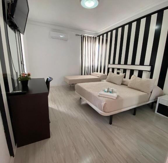 پانسیون Hostal Fuente Del Pino